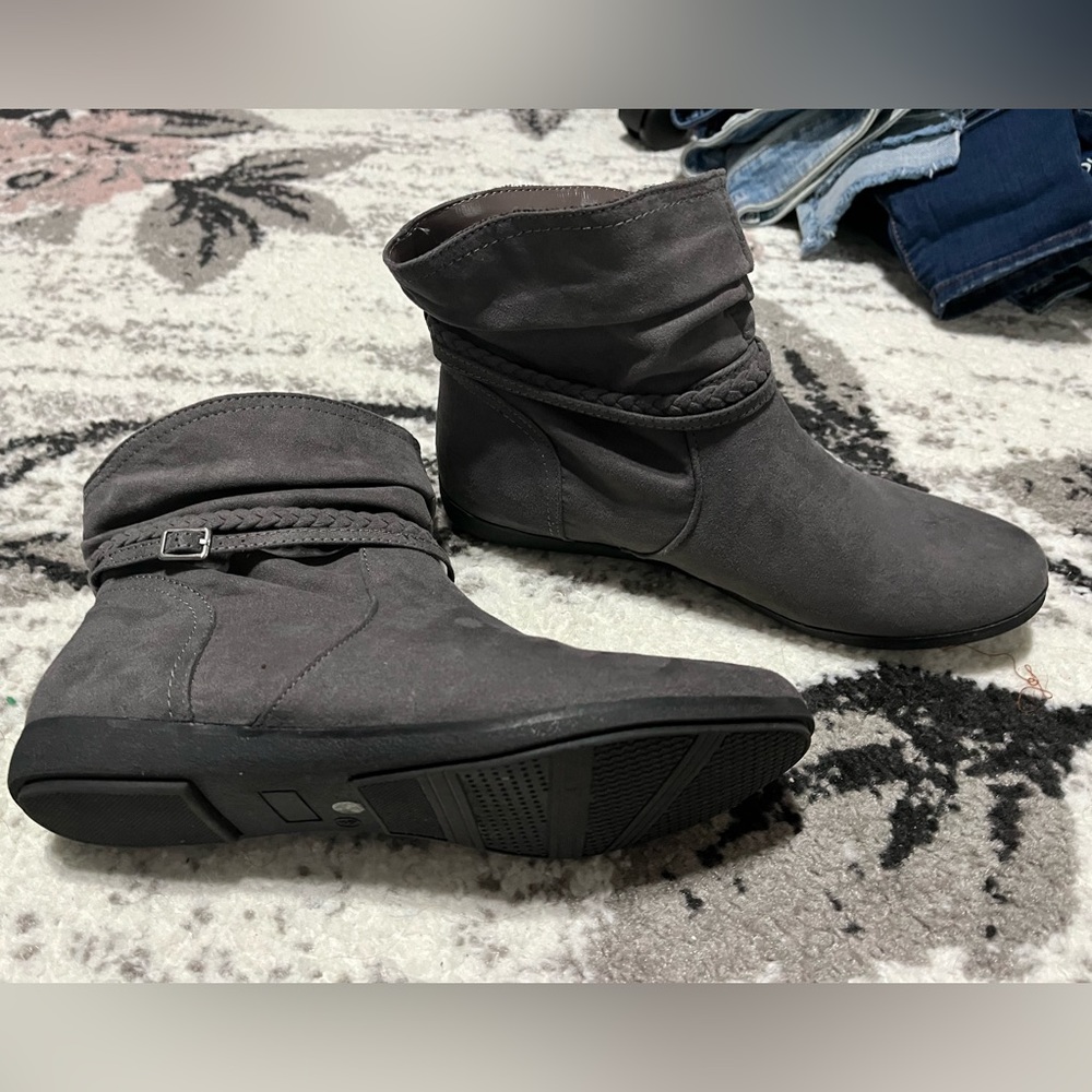 Gray women’s ankle boots size 9